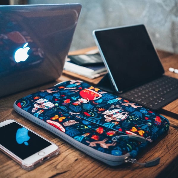 Tomtoc A18-A016 iPad Sleeve Case 10.5″ Dazzling Blue - Desert Games