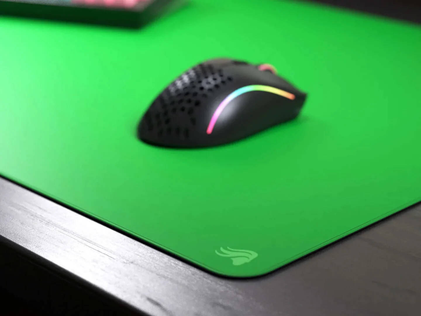 Glorious XXL Chroma Key Extended Gaming Mousepad, Chroma Key Color For Green Screen Effects, 18 x 36", Smooth and Durable Cloth, Anti-Slip Rubber Base, Stitched Edge, Green | GLO-MP-GS - Desert Games