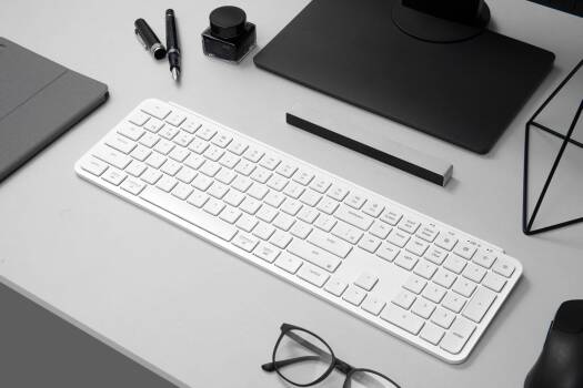 Keychron B6 Pro Wireless Keyboard, Full-Size, Ultra-Slim, English-Arabic Layout - Ivory White B6P-K8-AR - Desert Games